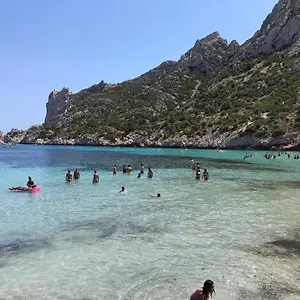 https://studio-vieux-port-avec-terrasse.fr-provencehotel.com